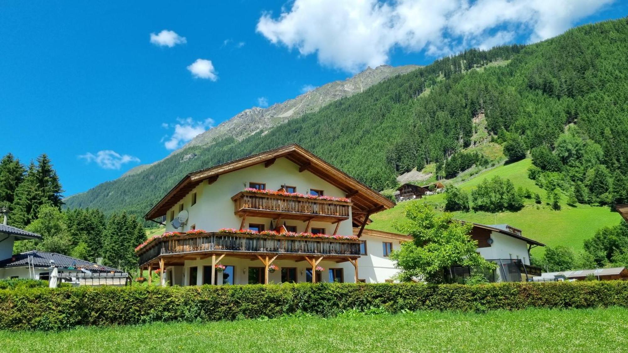 Gaestehaus Landhaus Tyrol Gries im Sellrain Buitenkant foto